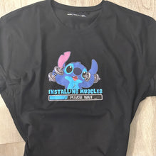 Installing  muscles stitch tshirt